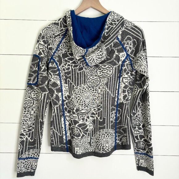 Title Nine grey and white pattern with bright blue accents jogger jacket - Picture 1 of 5